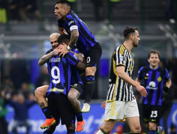 Inter Milan zmagal na italijanskem derbiju in še bolj utrdil naslov