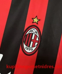 Alternative view of AC Milan Retro Nogometni Dresi Domači 2017-18