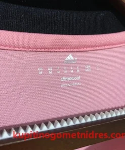 Alternative view of Juventus Retro Nogometni Dresi Gostujoči 14-15 pink