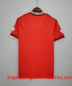 Alternative view of M-U Retro Nogometni Dresi Domači 85-86