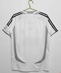 Alternative view of Real Madrid Retro Nogometni Dresi Domači 2006/07